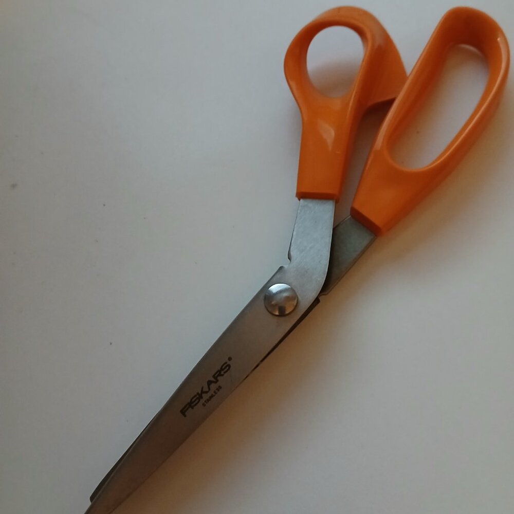 Fiskars Stainless Pinking Scissors - Picture 10 of 10